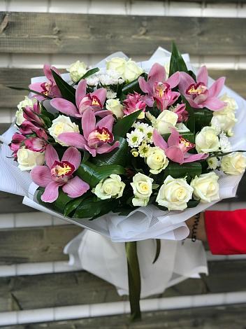 Букет цветов из: Розы и Хризантемы в Бородинское поле
