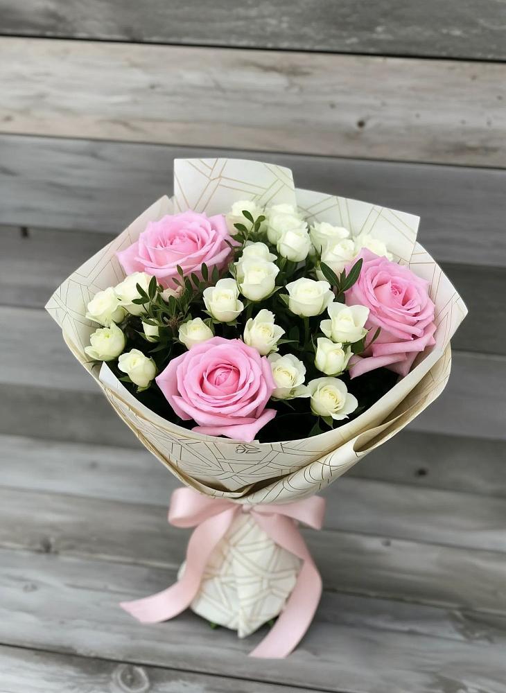 Букет цветов из: Розы в Бородинское поле