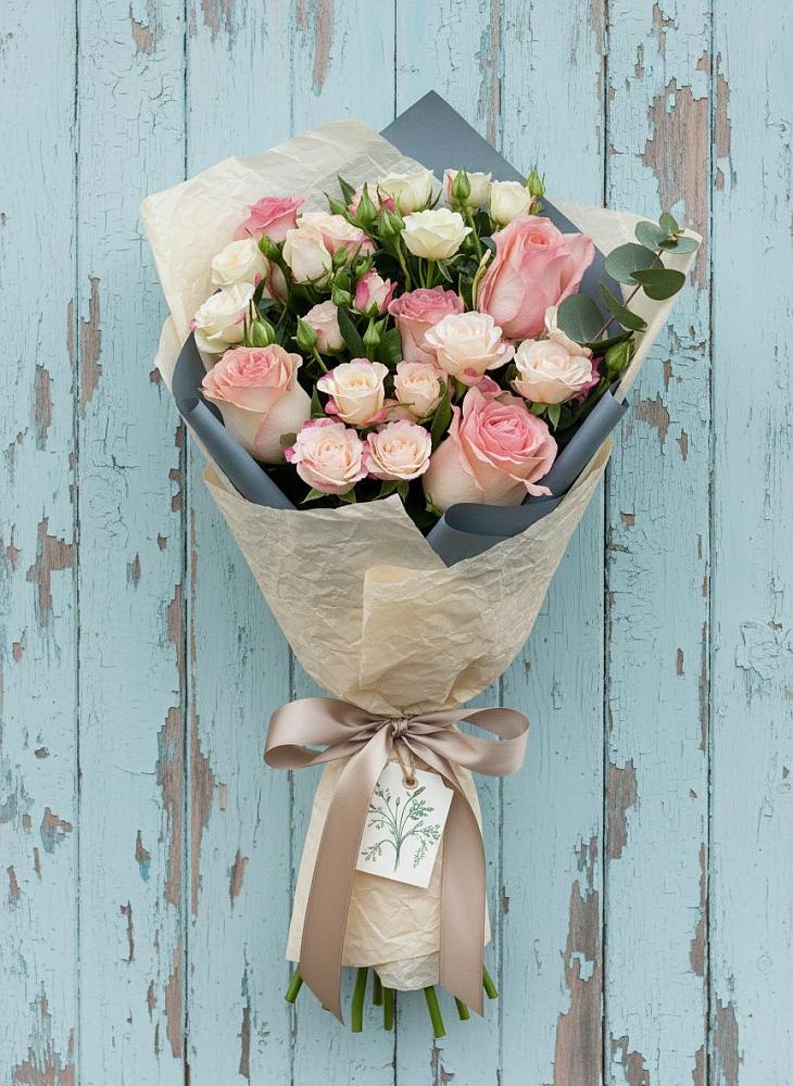 Букет цветов из: Розы в Бородинское поле