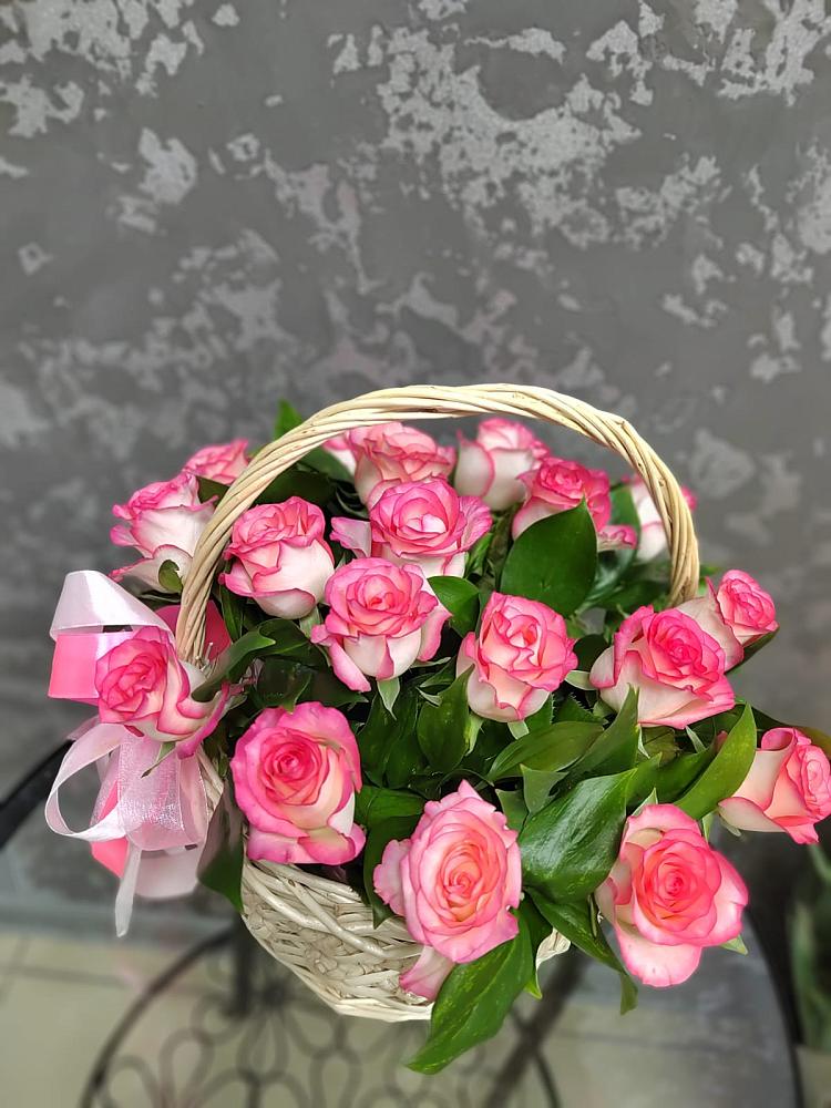 Цветочная композиция из Розы в корзине в Бородинское поле
