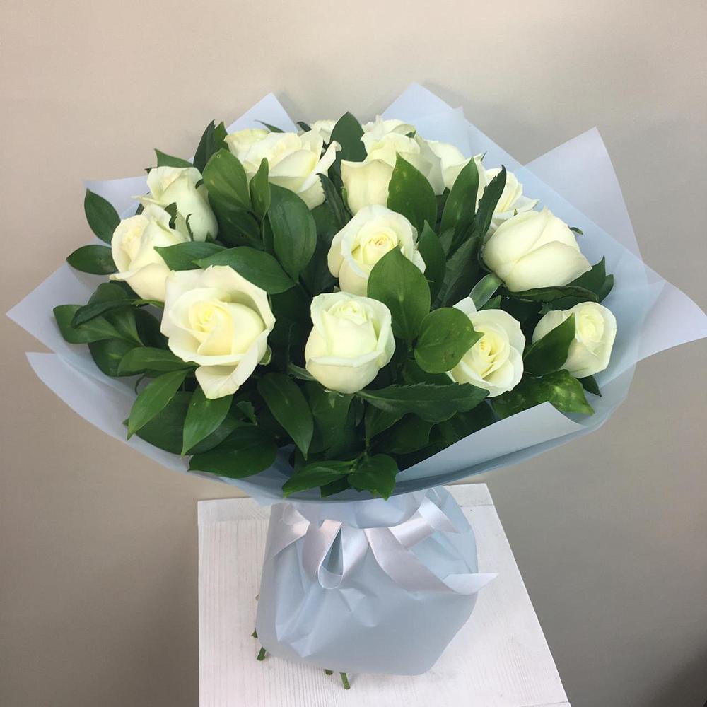 Букет 15 Белых роз Проуд в Бородинское поле