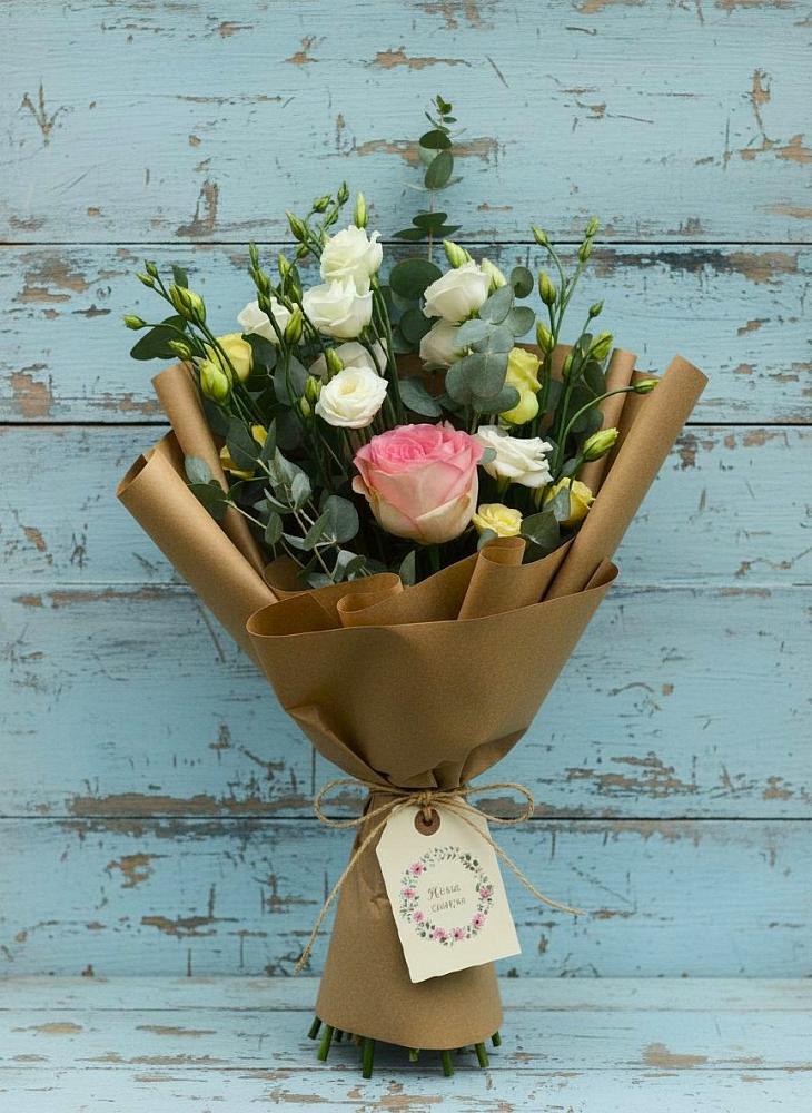 Букет цветов из: Розы и Лизиантусы в Бородинское поле