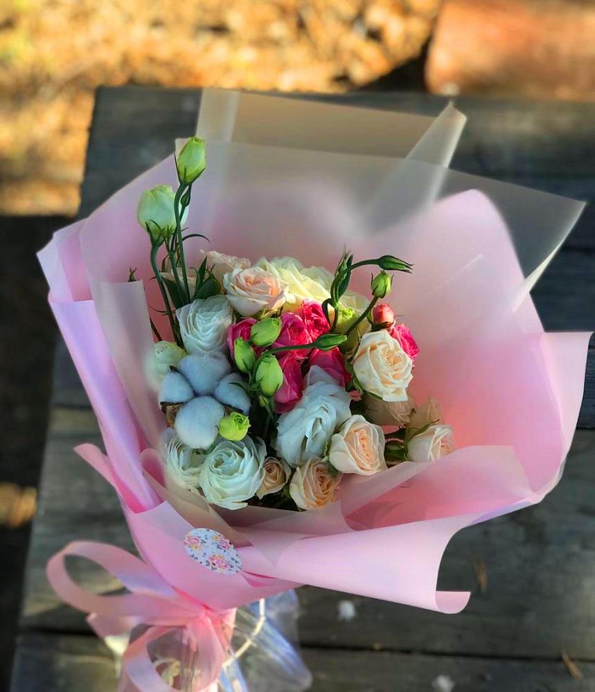 Букет цветов из: Розы и Лизиантусы в Бородинское поле