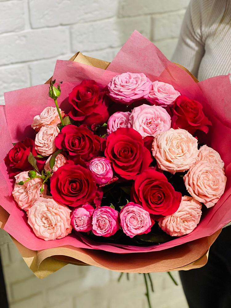 Букет цветов из: Розы в Бородинское поле