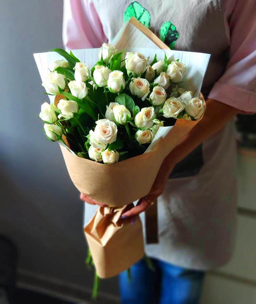 Букет цветов из: Розы в Бородинское поле