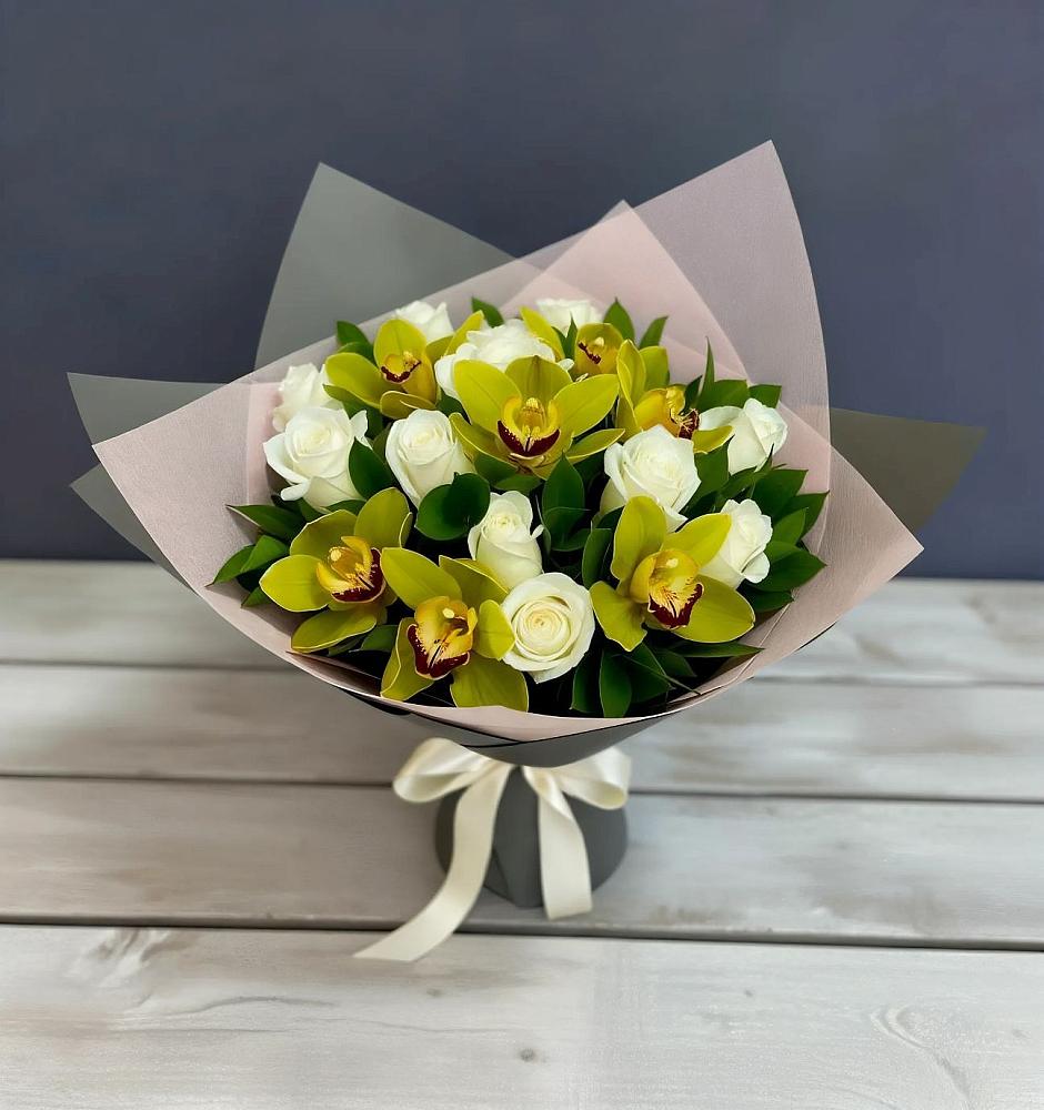 Букет цветов из: Орхидеи и Розы в Бородинское поле