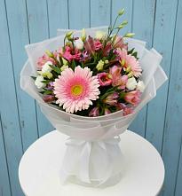 Букет цветов из:  Герберы, Альстромерии и Лизиантусы в Бородинское поле