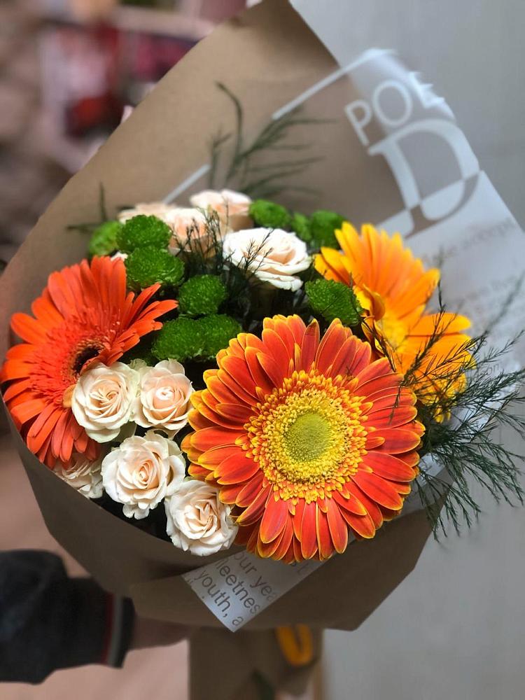 Букет цветов из: Герберы, Хризантемы и Розы в Бородинское поле