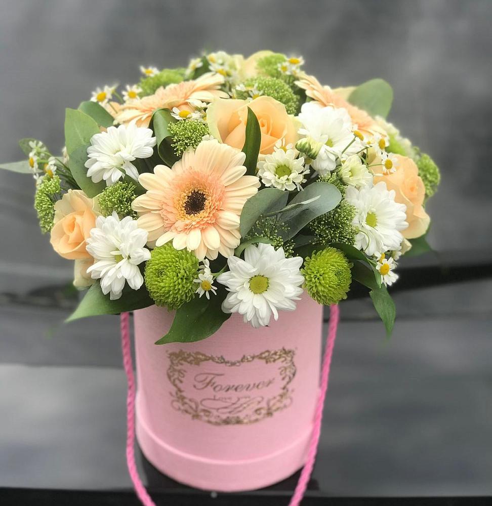 Цветочная композиция из Розы, Герберы и Хризантемы в шляпной коробке в Бородинское поле