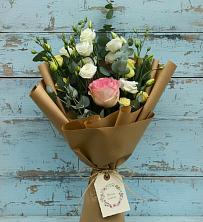 Букет цветов из:  Розы и Лизиантусы в Бородинское поле