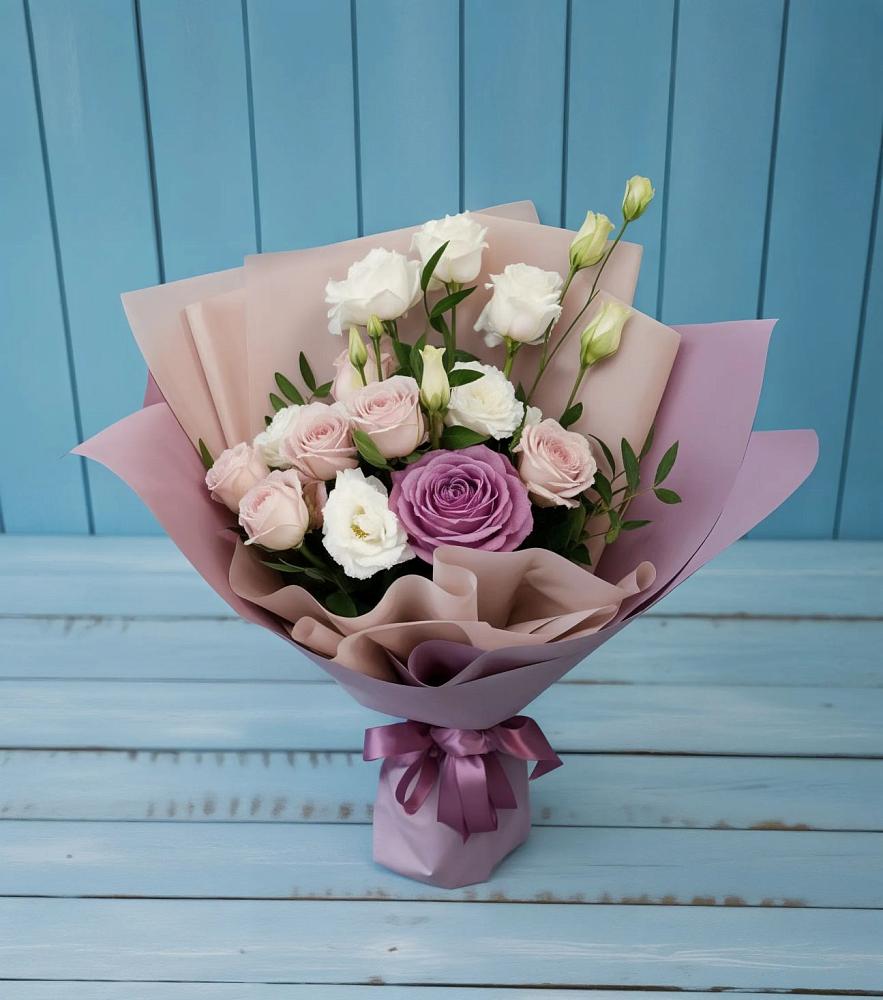 Букет цветов из: Розы и Лизиантусы в Бородинское поле