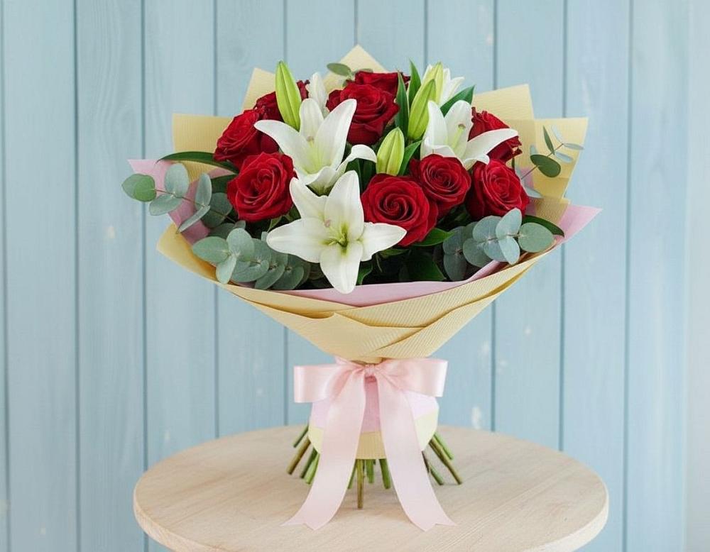 Букет цветов из: Лилии и Розы в Бородинское поле